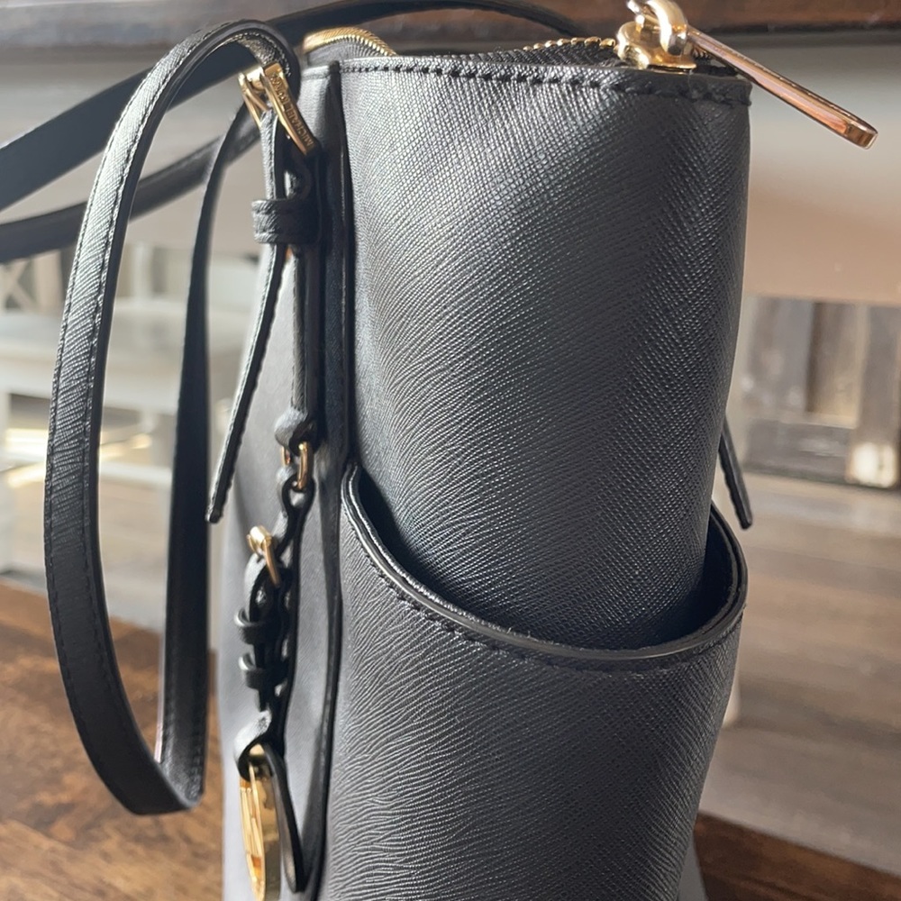 MICHAEL MICHAEL KORS
Large Saffiano Leather Bag - Picture 9 of 11